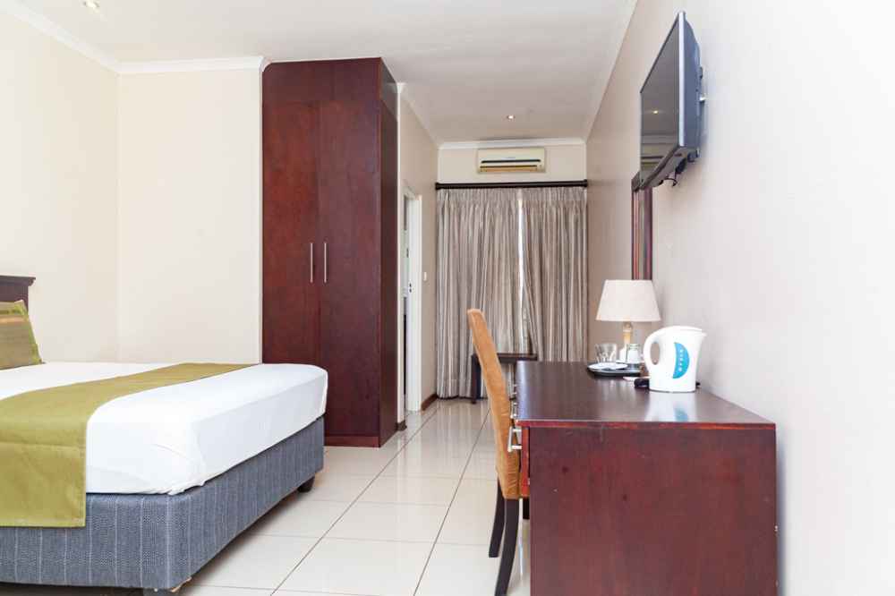 Emerald Hotel, By Riverwalk product image